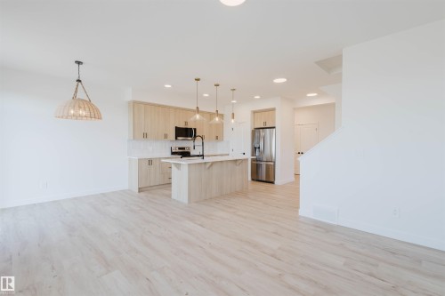 2118 Crossbill Lane, Edmonton, AB - Indoor Photo Showing Kitchen