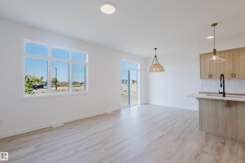 2118 Crossbill Lane, Edmonton, AB - Indoor Photo Showing Kitchen