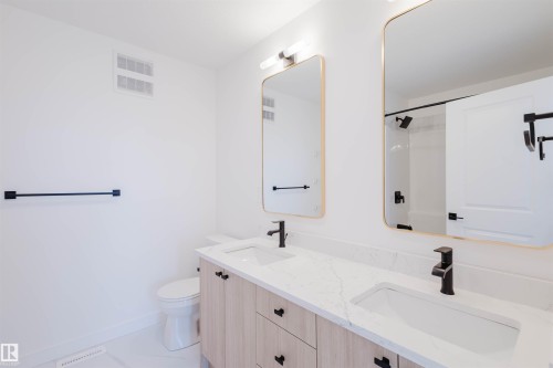 2118 Crossbill Lane, Edmonton, AB - Indoor Photo Showing Bathroom