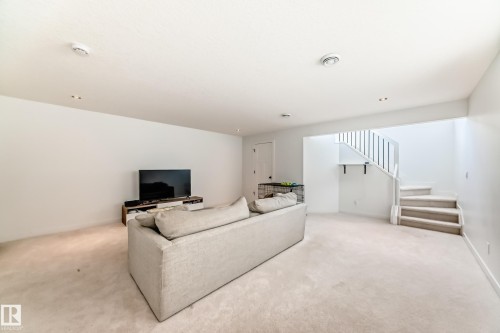 6685 Cardinal Road, Edmonton, AB - Indoor