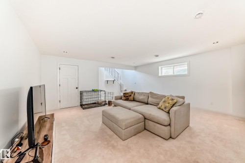 6685 Cardinal Road, Edmonton, AB - Indoor