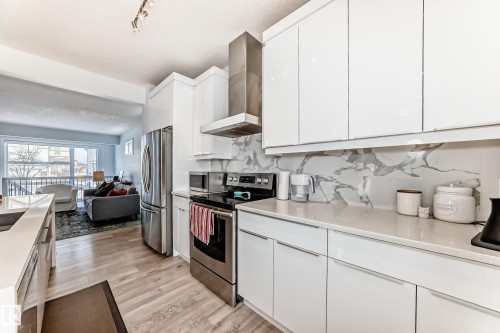 6685 Cardinal Road, Edmonton, AB - Indoor Photo Showing Kitchen