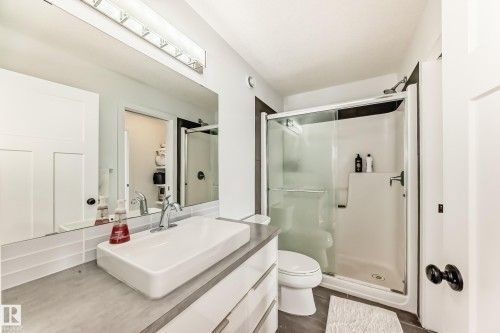 6685 Cardinal Road, Edmonton, AB - Indoor Photo Showing Bathroom