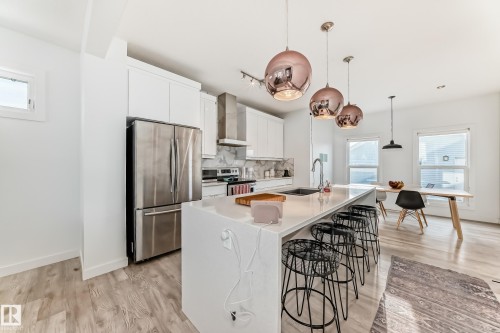 6685 Cardinal Road, Edmonton, AB - Indoor Photo Showing Kitchen