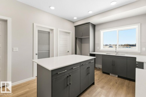 315 Edgemont Drive, Edmonton, AB - Indoor Photo Showing Kitchen