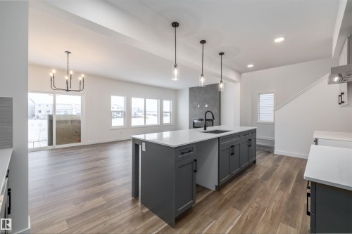 656 Kinglet Boulevard, Edmonton, AB - Indoor Photo Showing Kitchen With Upgraded Kitchen