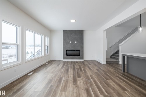 656 Kinglet Boulevard, Edmonton, AB - Indoor Photo Showing Living Room With Fireplace