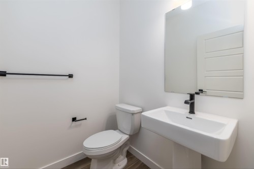656 Kinglet Boulevard, Edmonton, AB - Indoor Photo Showing Bathroom
