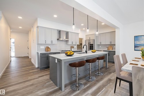 656 Kinglet Boulevard, Edmonton, AB - Indoor Photo Showing Kitchen With Upgraded Kitchen