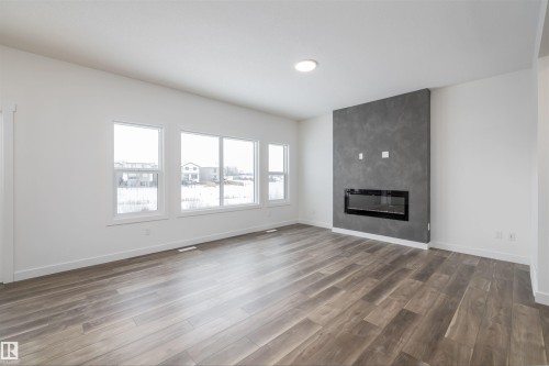 656 Kinglet Boulevard, Edmonton, AB - Indoor Photo Showing Living Room With Fireplace