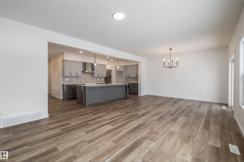 656 Kinglet Boulevard, Edmonton, AB - Indoor Photo Showing Kitchen