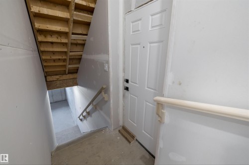 656 Kinglet Boulevard, Edmonton, AB - Indoor Photo Showing Other Room