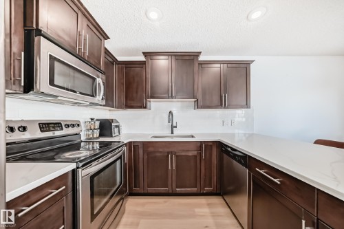 5308 165 Avenue, Edmonton, AB - Indoor Photo Showing Kitchen