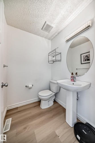5308 165 Avenue, Edmonton, AB - Indoor Photo Showing Bathroom