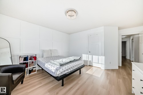 5308 165 Avenue, Edmonton, AB - Indoor Photo Showing Bedroom