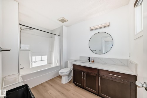 5308 165 Avenue, Edmonton, AB - Indoor Photo Showing Bathroom