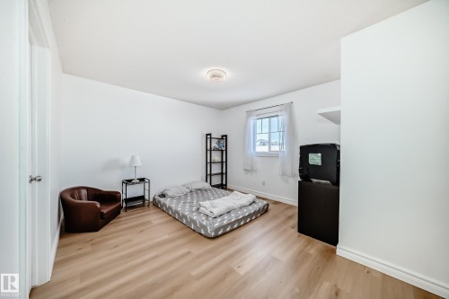 5308 165 Avenue, Edmonton, AB - Indoor Photo Showing Bedroom