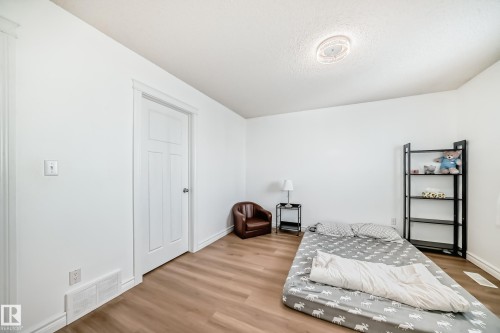 5308 165 Avenue, Edmonton, AB - Indoor Photo Showing Bedroom