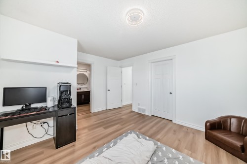 5308 165 Avenue, Edmonton, AB - Indoor