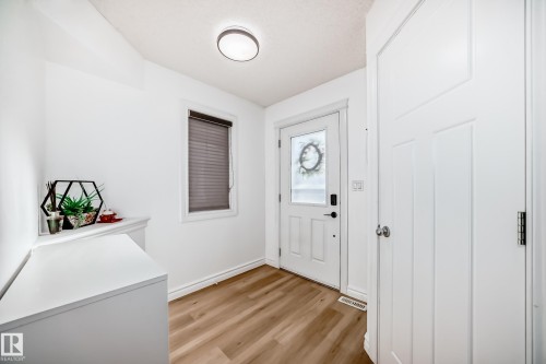 5308 165 Avenue, Edmonton, AB - Indoor Photo Showing Other Room