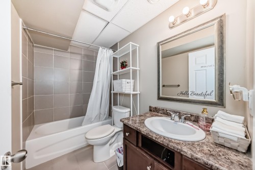5308 165 Avenue, Edmonton, AB - Indoor Photo Showing Bathroom