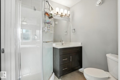 10438 154 Street, Edmonton, AB - Indoor Photo Showing Bathroom