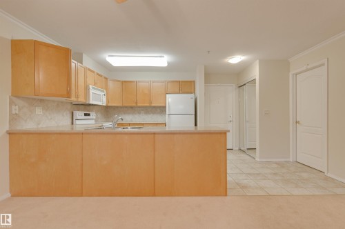 208 8912 156 Street, Edmonton, AB - Indoor Photo Showing Kitchen