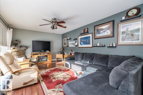4716 57 Avenue, Tofield, AB - Indoor Photo Showing Living Room