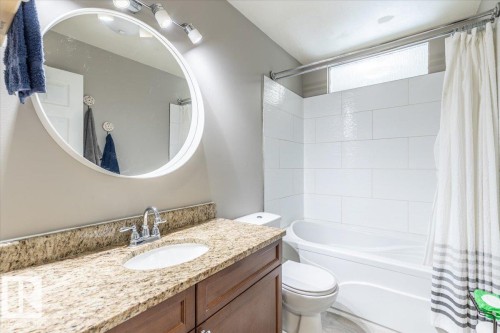 146 Maple Crescent, Wetaskiwin, AB - Indoor Photo Showing Bathroom
