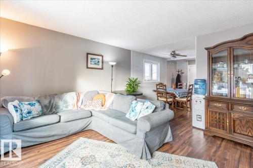 146 Maple Crescent, Wetaskiwin, AB - Indoor Photo Showing Living Room