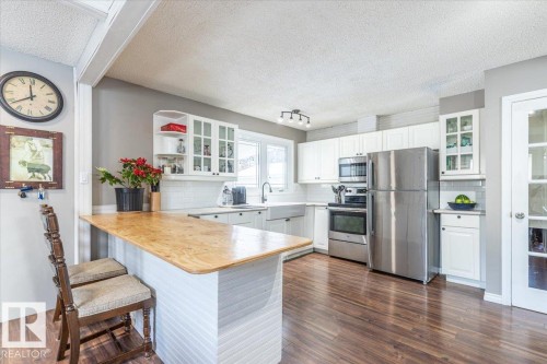146 Maple Crescent, Wetaskiwin, AB - Indoor Photo Showing Kitchen With Double Sink