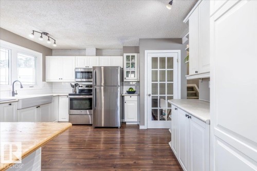 146 Maple Crescent, Wetaskiwin, AB - Indoor Photo Showing Kitchen
