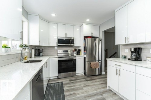 17419 96 Street, Edmonton, AB - Indoor Photo Showing Kitchen
