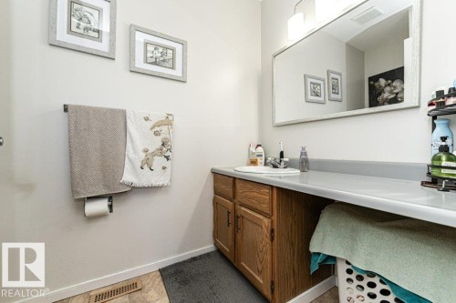 17419 96 Street, Edmonton, AB - Indoor Photo Showing Bathroom