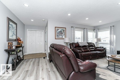 17419 96 Street, Edmonton, AB - Indoor Photo Showing Living Room
