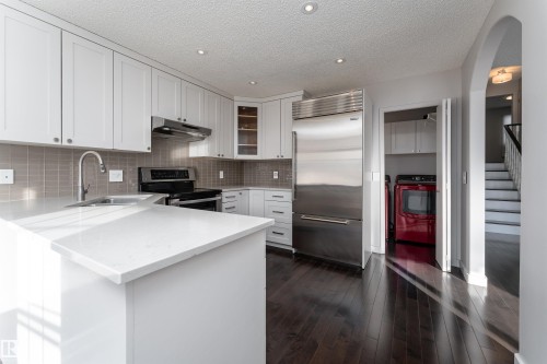 174 Oeming Road, Edmonton, AB - Indoor Photo Showing Kitchen With Upgraded Kitchen