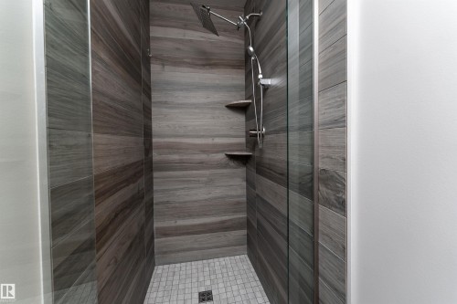174 Oeming Road, Edmonton, AB - Indoor Photo Showing Bathroom