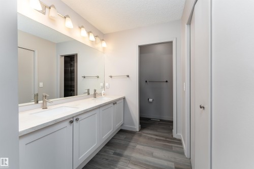 174 Oeming Road, Edmonton, AB - Indoor Photo Showing Bathroom