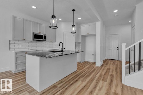 161 Caledon Crescent, Spruce Grove, AB - Indoor Photo Showing Kitchen With Upgraded Kitchen