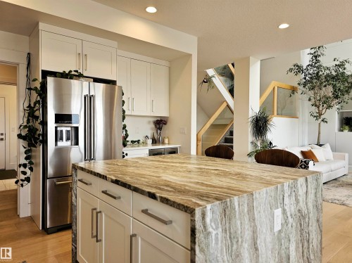 1265 Peregrine Terrace, Edmonton, AB - Indoor Photo Showing Kitchen