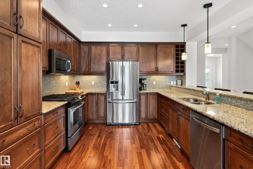 20016 130 Avenue, Edmonton, AB - Indoor Photo Showing Kitchen With Stainless Steel Kitchen With Double Sink With Upgraded Kitchen