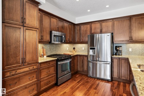20016 130 Avenue, Edmonton, AB - Indoor Photo Showing Kitchen With Stainless Steel Kitchen With Double Sink With Upgraded Kitchen
