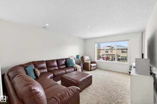 20016 130 Avenue, Edmonton, AB - Indoor Photo Showing Living Room