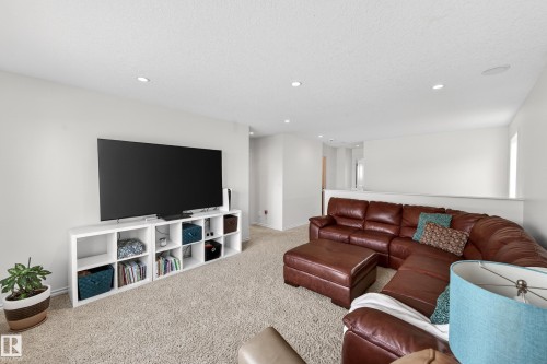 20016 130 Avenue, Edmonton, AB - Indoor Photo Showing Living Room