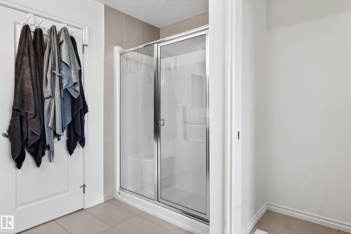 20016 130 Avenue, Edmonton, AB - Indoor Photo Showing Bathroom
