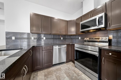 17 1720 Garnett Point(E), Edmonton, AB - Indoor Photo Showing Kitchen With Upgraded Kitchen