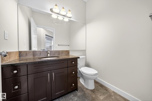 17 1720 Garnett Point(E), Edmonton, AB - Indoor Photo Showing Bathroom