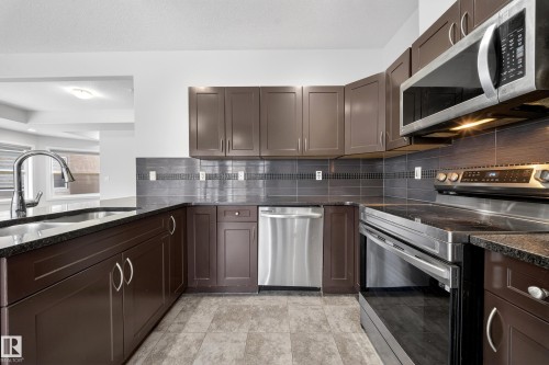 17 1720 Garnett Point(E), Edmonton, AB - Indoor Photo Showing Kitchen With Double Sink With Upgraded Kitchen