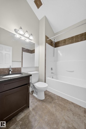 17 1720 Garnett Point(E), Edmonton, AB - Indoor Photo Showing Bathroom