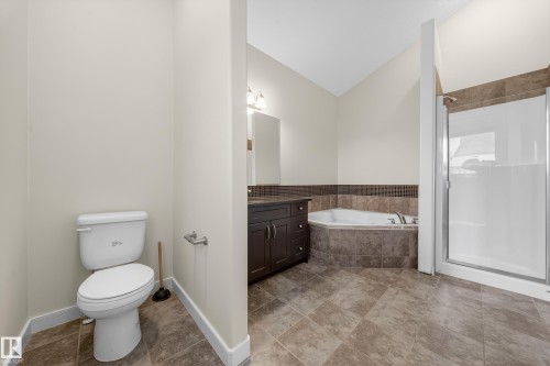 17 1720 Garnett Point(E), Edmonton, AB - Indoor Photo Showing Bathroom